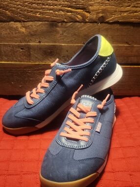 Skechers Navy Sneakers with Coral Laces and Yellow Heel